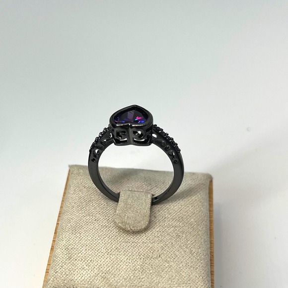 Heart Cut Purple Stone Black Ring Women's Fashion Jewelry Cocktail Size 7.75 - Picture 3 of 5